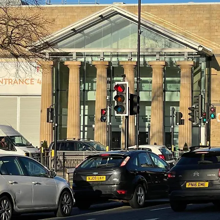 בית נופש Artists' *