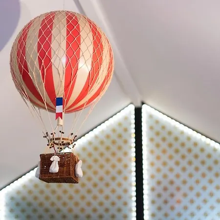 بيت للعطل Artists' *