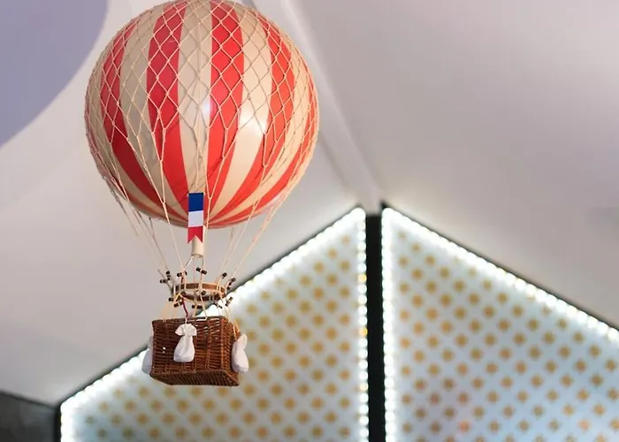 بيت للعطل Artists' *